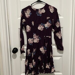 Xhiliration, size S, Long sleeve floral dress, great condition.